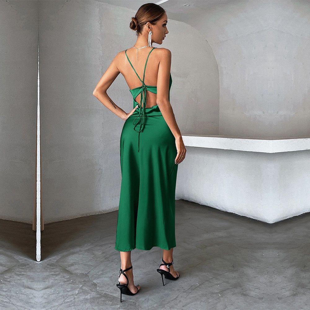 Robe maxi en satin élégante pour femmes avec des bretelles spaghetti et une coupe fluide Levoire