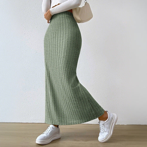 Jupe maxi pour femmes avec un design côtelé élégant et une fente sur le côté Levoire