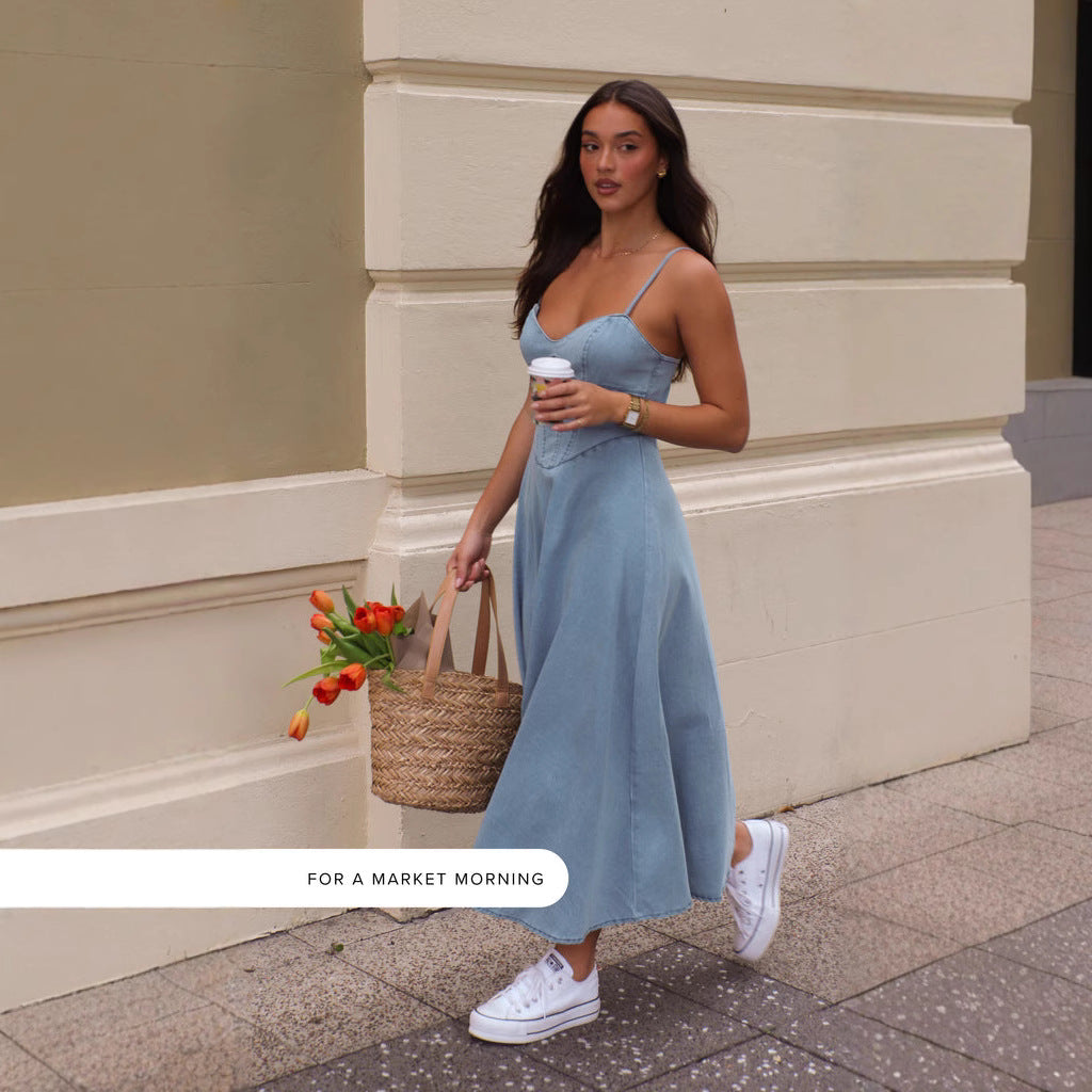 Robe midi pour femmes avec des bretelles étroites et une silhouette ajustée Levoire