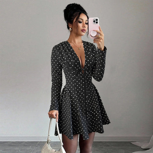 Robe mini pour femmes avec des pois et un élégant décolleté en V Levoire