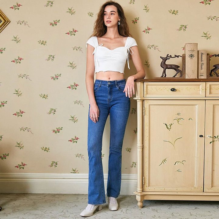Top court pour femmes avec des bandes de lien décoratives et un design froncé Levoire