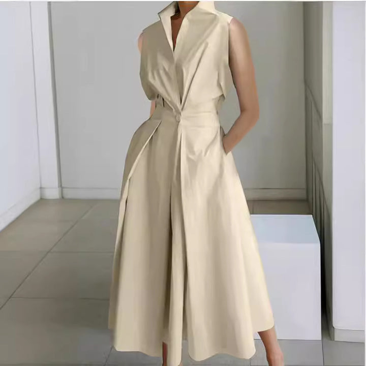 Robe midi élégamment ajustée pour femmes avec un profond décolleté en V et des poches pratiques Levoire