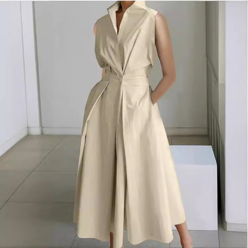 Robe midi élégamment ajustée pour femmes avec un profond décolleté en V et des poches pratiques Levoire
