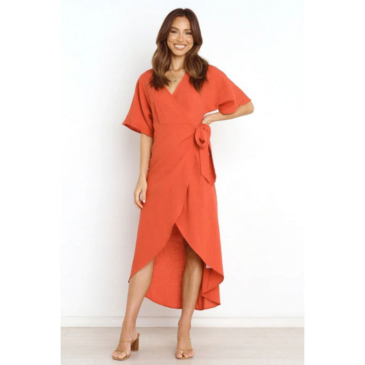 Robe portefeuille pour femme avec un élégant décolleté en V et un design ajusté Levoire