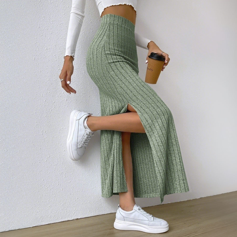 Jupe maxi pour femmes avec un design côtelé élégant et une fente sur le côté Levoire