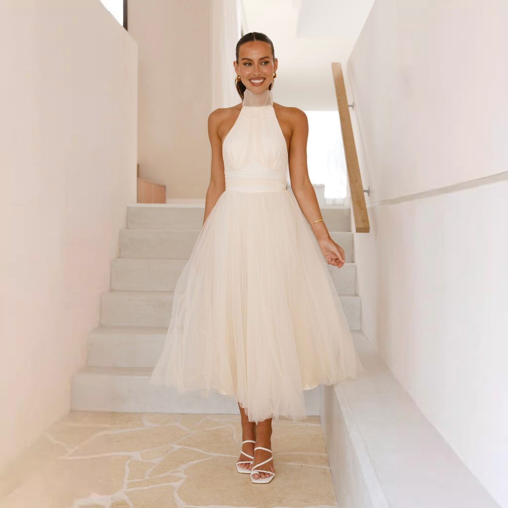 Robe de cocktail élégante pour femmes en tulle avec design à col haut Levoire