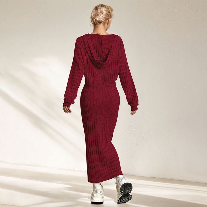 Robe maxi femme en tricot côtelé de haute qualité avec un décolleté en V profond et une coupe sculptante.