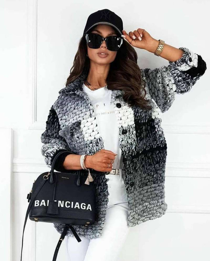 Gilet confortable pour femmes avec un dégradé joyeux et de grandes boutons Levoire