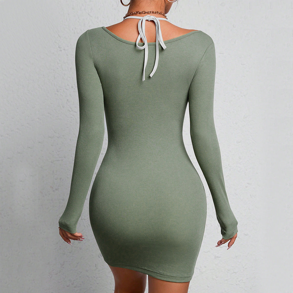 Robe longue ajustée à manches longues pour femmes avec décolleté sophistiqué et fin détails côtelés Levoire