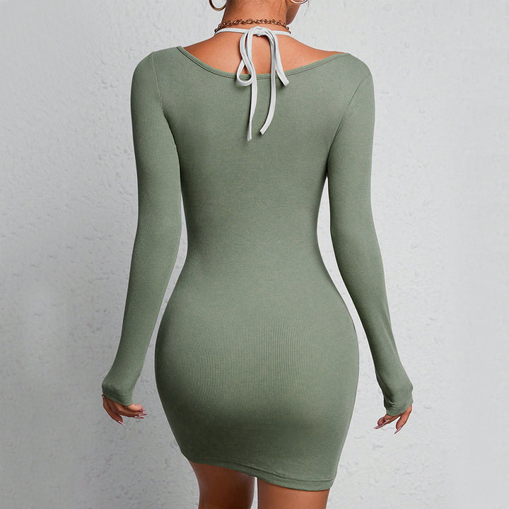 Robe longue ajustée à manches longues pour femmes avec décolleté sophistiqué et fin détails côtelés Levoire