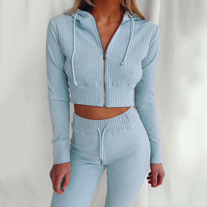 Ensemble de hoodie court sportif pour femmes avec un design en fines côtes et un grand confort de port Levoire