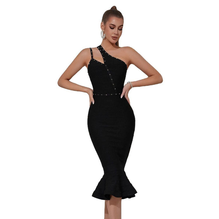 Robe fourreau élégante pour femmes avec design asymétrique et bretelles décoratives Levoire