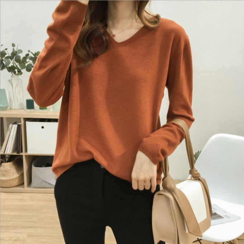 Pull féminin à col en V avec une coupe décontractée et des matériaux doux Levoire
