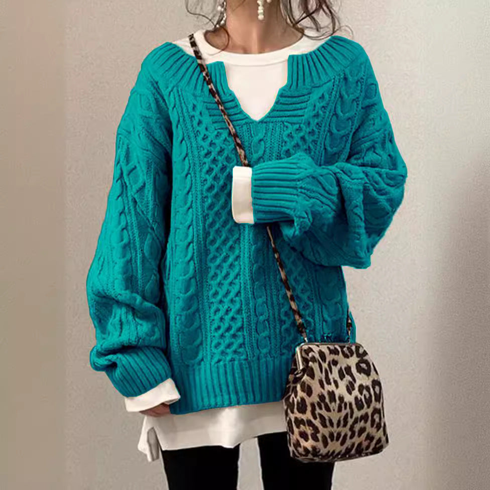 Pull en maille tricotée confortable pour femmes avec un grand col en V et un matériau particulièrement doux Levoire