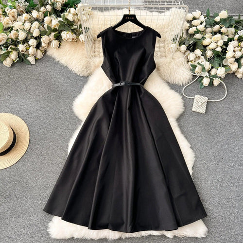 Levoire | Robe midi élégante avec une fente haute