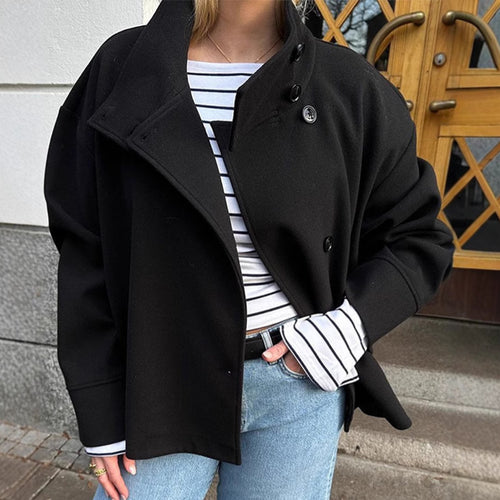 Veste oversize pour femmes avec col haut et détails en boutons Levoire