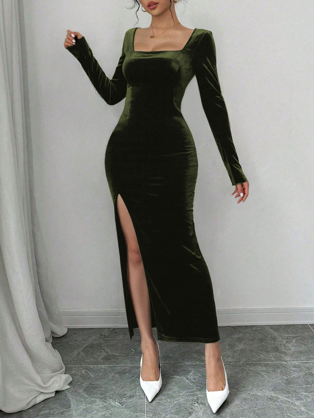 Robe maxi en velours pour femmes avec décolleté en V profond et fente élégante Levoire