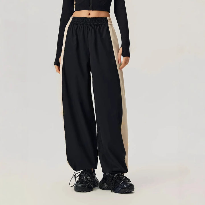 Pantalons de loisirs sportifs pour femmes avec coupe tendance et panneaux contrastés sur les côtés Levoire