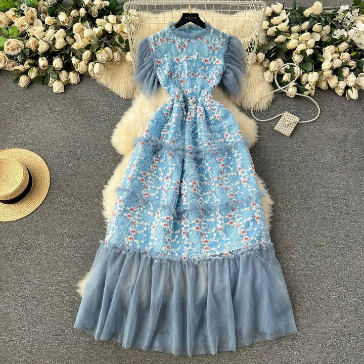 Levoire | Robe en tulle avec de belles et élégantes coutures en dentelle Bleu Taille libre