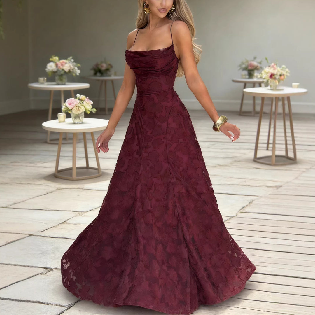 Robe maxi de haute qualité pour femmes avec un motif floral scintillant et des bretelles spaghetti élégantes Levoire