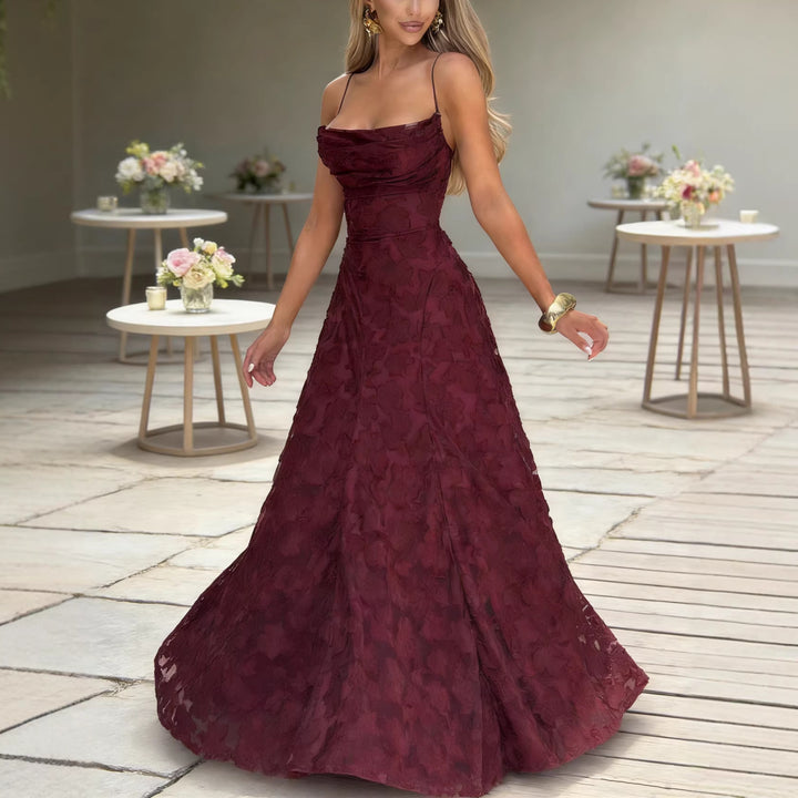 Robe maxi de haute qualité pour femmes avec un motif floral scintillant et des bretelles spaghetti élégantes Levoire
