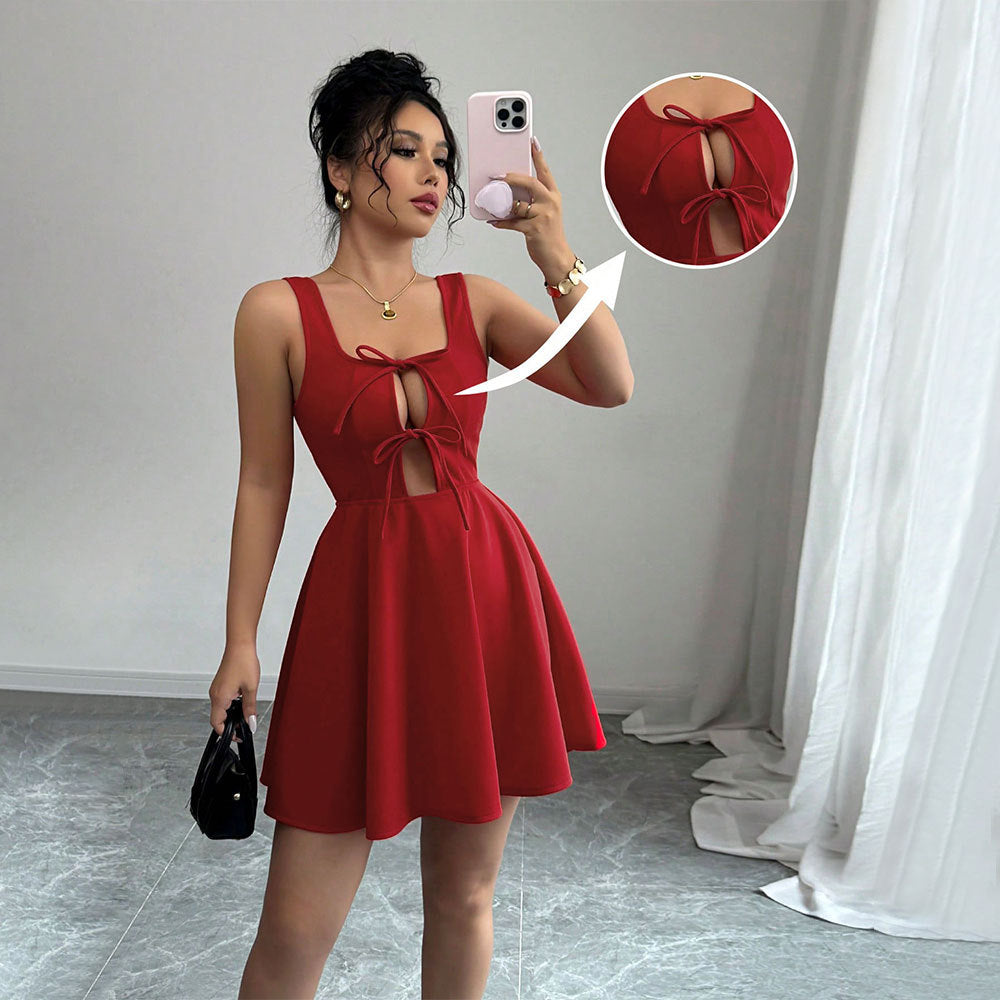 Robe mini pour femme avec décolleté élégant et détail de nœud ludique Levoire