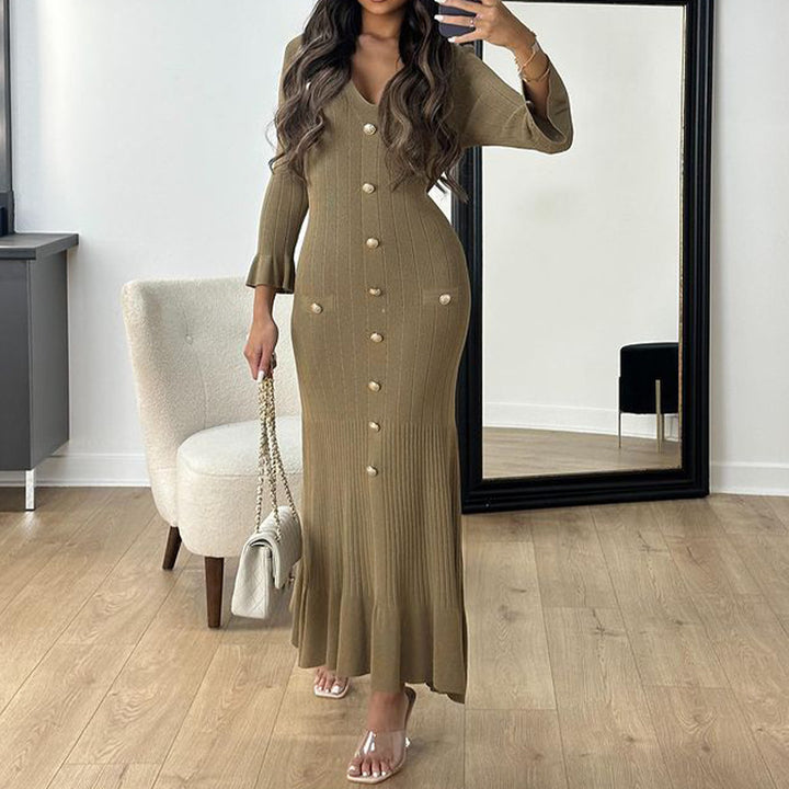 Robe maxi femme avec un élégant design de boutons et un tricot côtelé sophistiqué Levoire