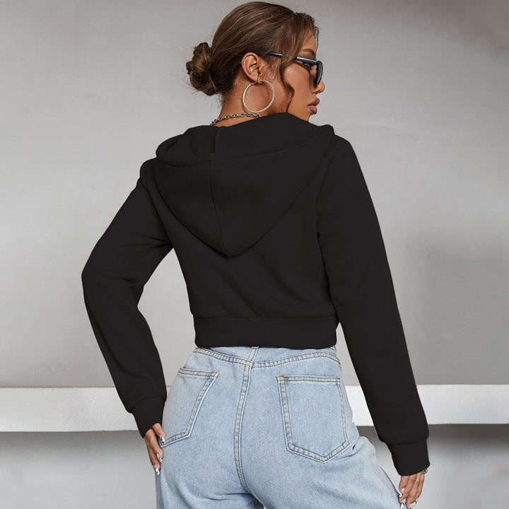 Veste à capuche courte pour femmes avec une coupe tendance et un matériau confortable Levoire