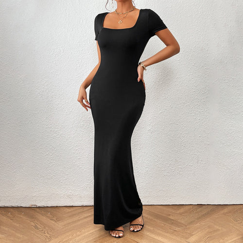 Robe maxi élégante pour femmes avec décolleté en U profond et coupe ajustée Levoire
