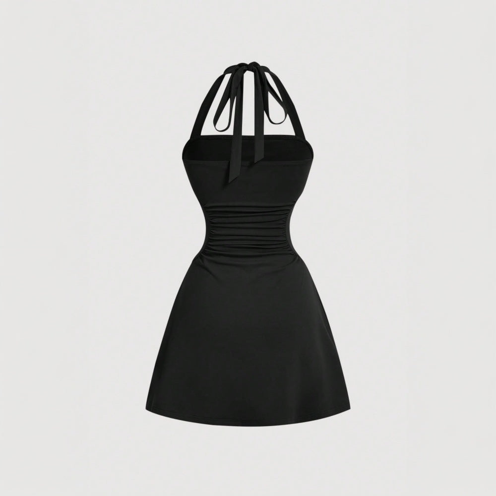 Robe halter pour femmes avec drapé flatteur pour la silhouette et design de laçage arrière élégant Levoire