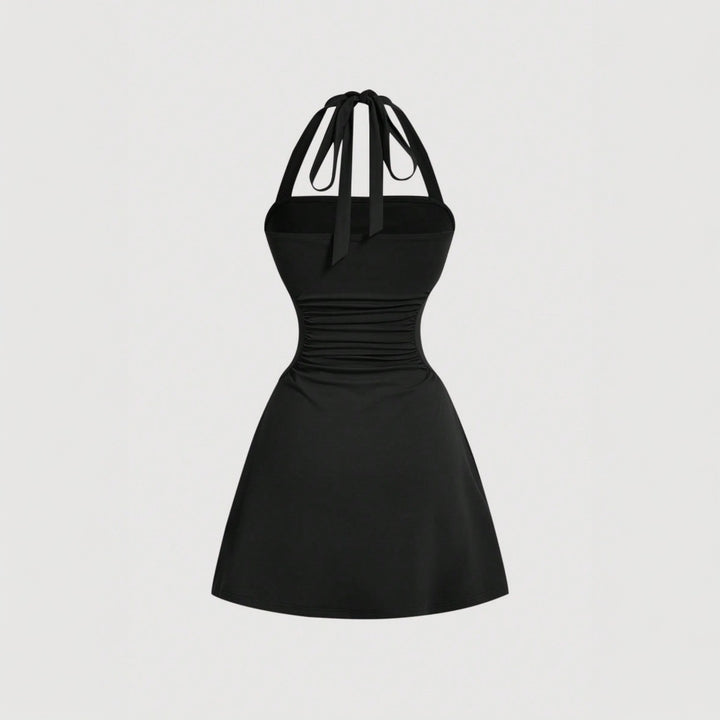 Robe halter pour femmes avec drapé flatteur pour la silhouette et design de laçage arrière élégant Levoire