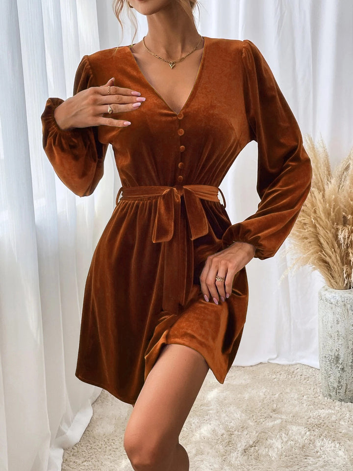 Robe en velours pour femme avec décolleté en V profond et ceinture à la taille Levoire