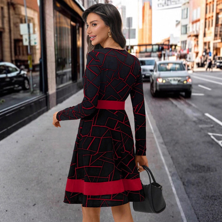 Robe A-line pour femmes avec motif géométrique et coupe ajustée Levoire
