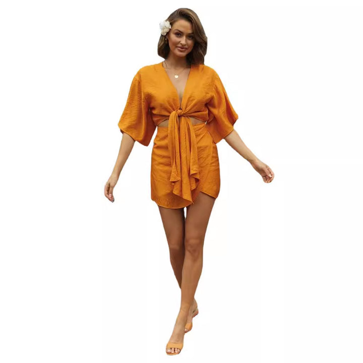 Robe à manches courtes pour femmes avec design de nœud raffiné et tissu fluide Levoire