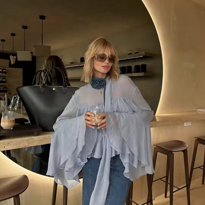 Blouse pour femmes avec un design de volants volumineux et des manches larges et flottantes Levoire