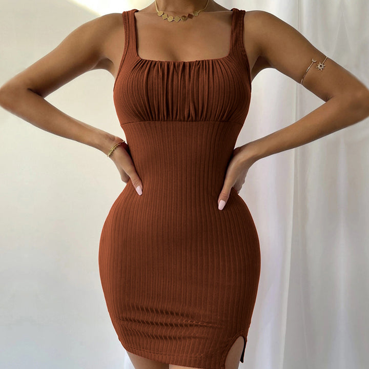 Robe ajustée à côtes pour femmes avec décolleté carré et fente haute Levoire