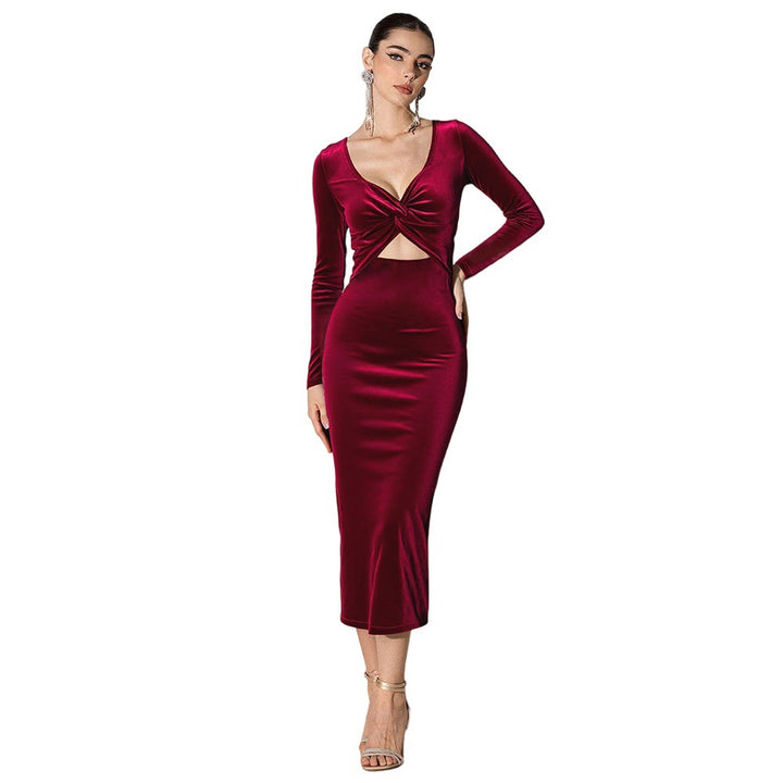 Robe enveloppante élégante pour femmes en matériau velouté avec décolleté plongeant et insertion à la taille Levoire