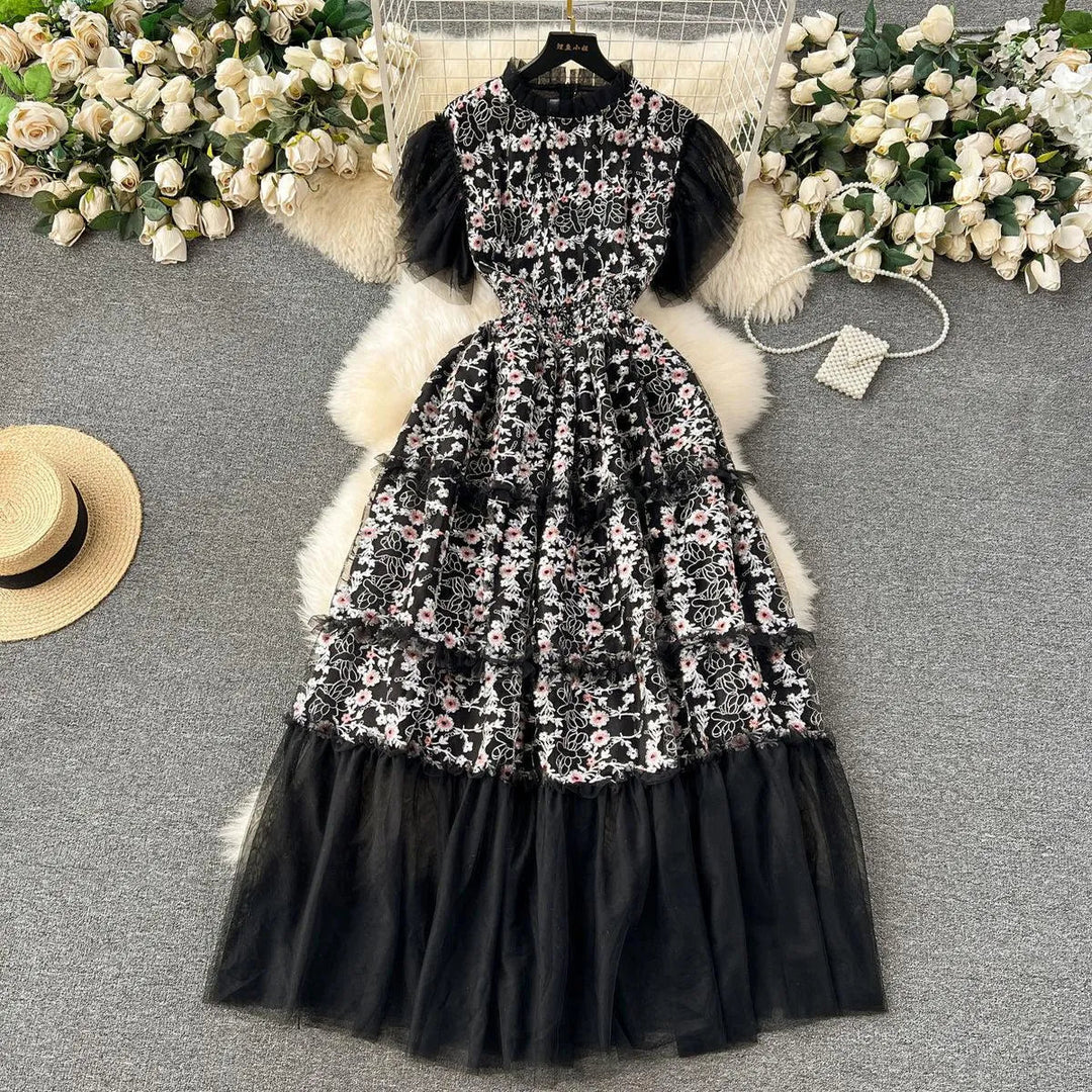Levoire | Robe en tulle avec de belles et élégantes coutures en dentelle Noir Taille libre