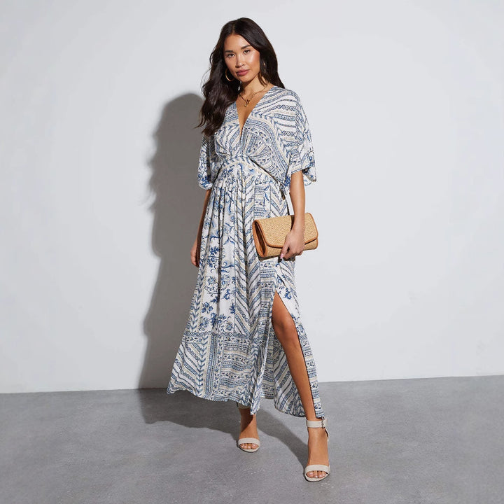 Robe maxi femme avec un élégant décolleté en V, fente sur le côté et motif floral Levoire