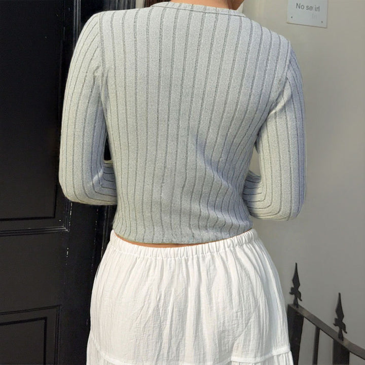 Top en maille pour femmes avec des structures côtelées fines et une élégante patte de boutonnage Levoire