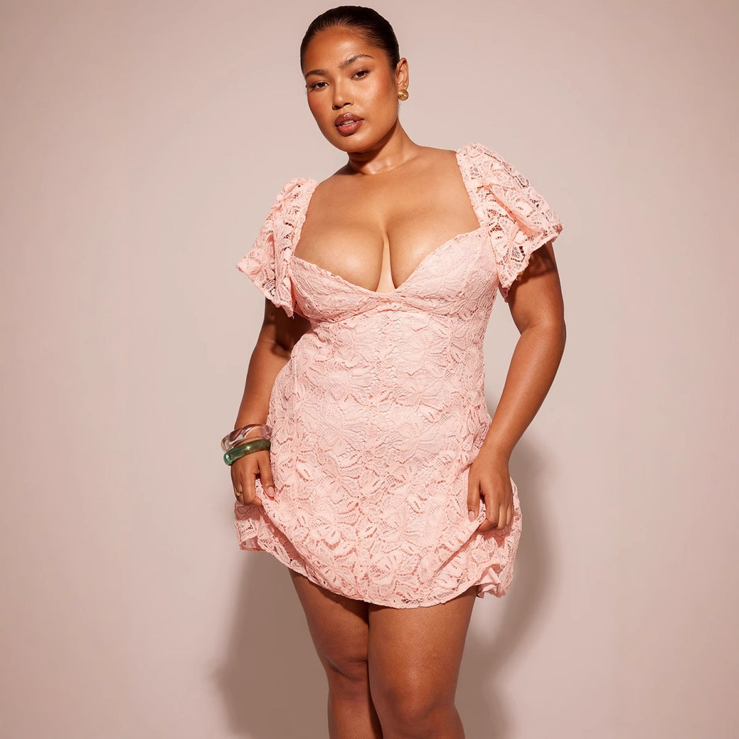 Robe en dentelle pour femme avec des manches volumineuses et un col V Levoire