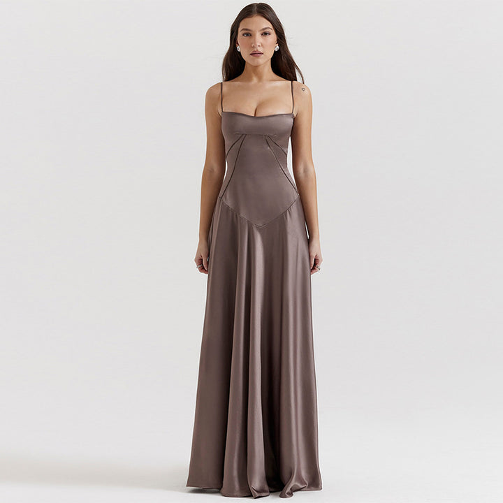 Robe maxi élégante en satin pour femme avec bretelles fines et coupe près du corps Levoire