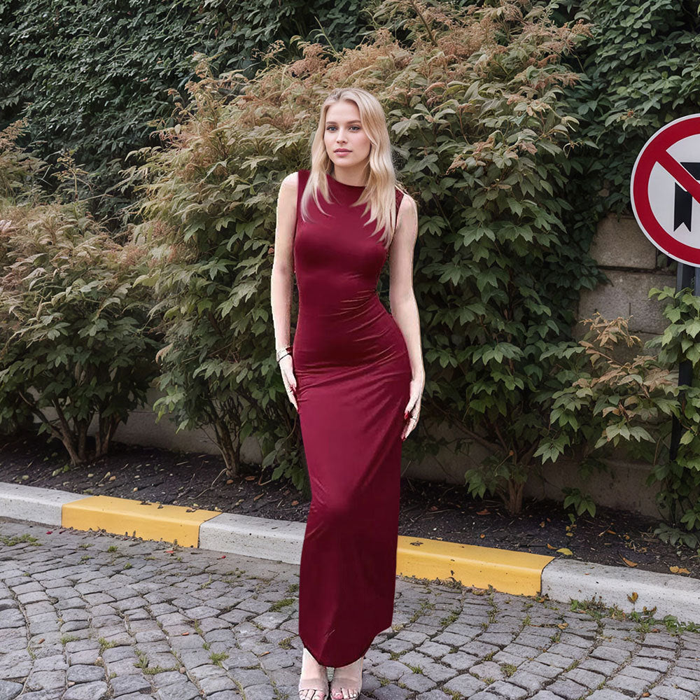 Robe maxi pour femmes avec une coupe élégante et ajustée et une fente haute Levoire