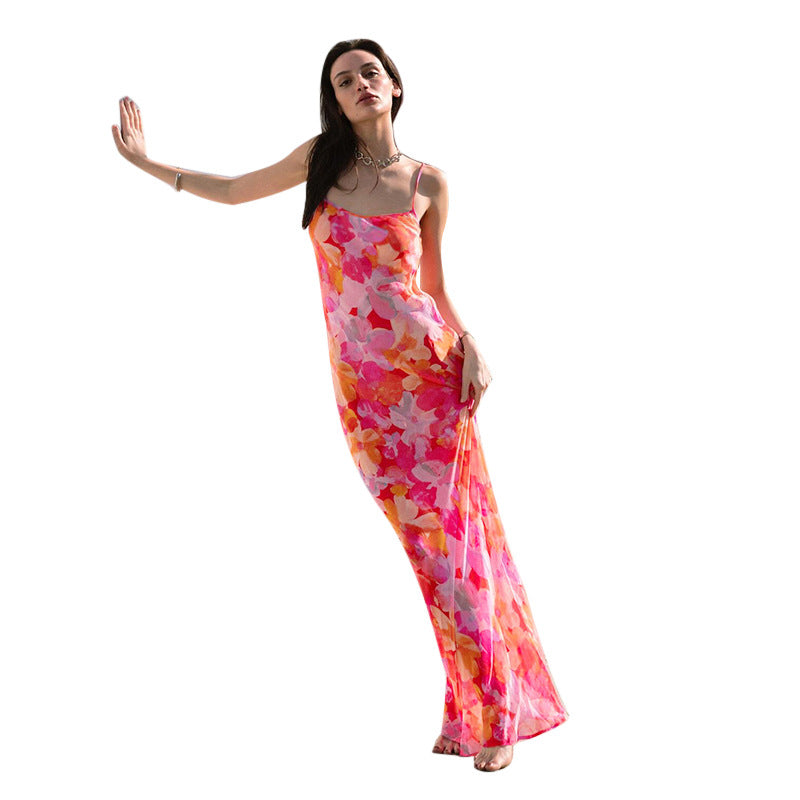Robe maxi florale élégante pour femme avec des bretelles spaghetti délicates et une coupe fluide Levoire