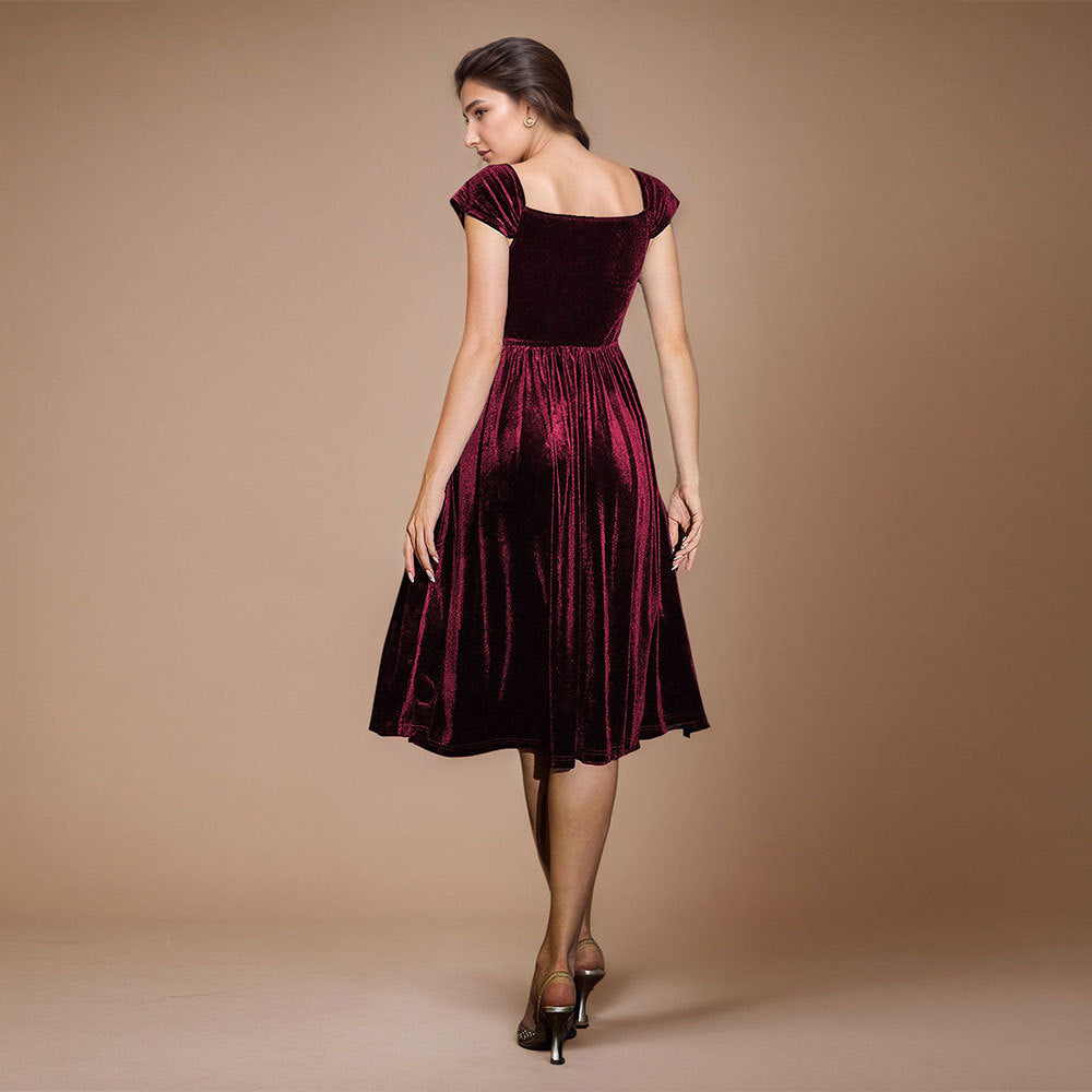 Robe midi femme en velours luxueux avec décolleté en V profond et coupe élégante Levoire