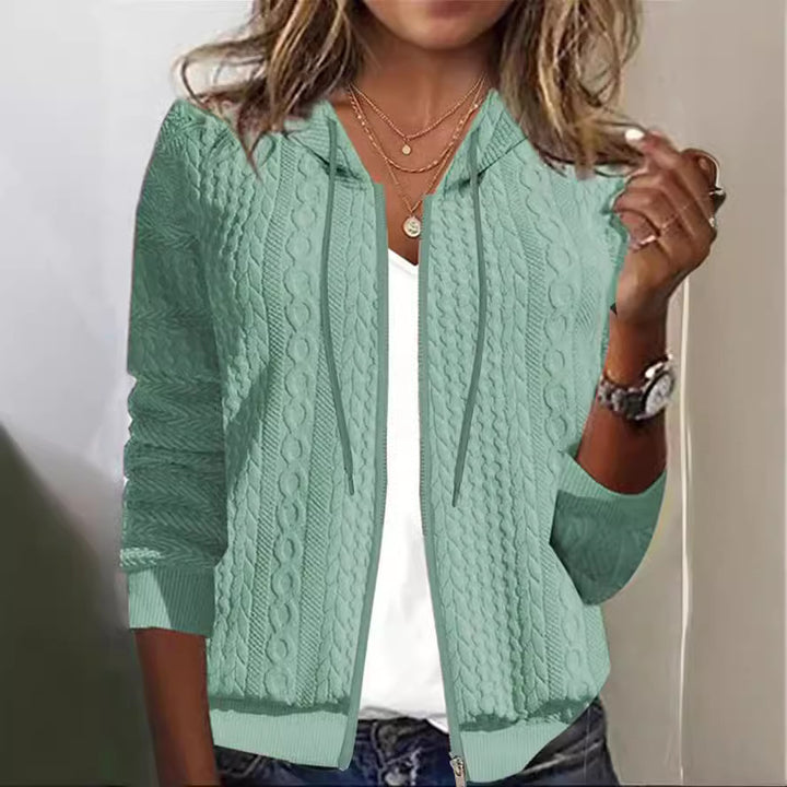 Cardigan féminin avec motif en fine câble et capuche Levoire