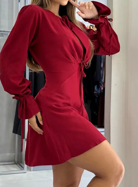 Robe mini pour femmes avec cordon raffiné et élégantes manches bouffantes Levoire