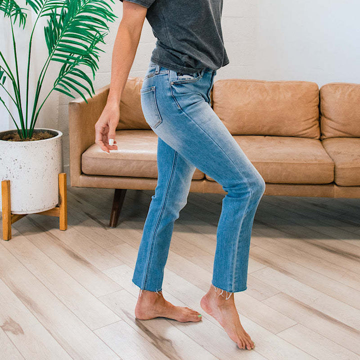 Jean femme taille haute avec insert à boutons et ourlet effiloché Levoire