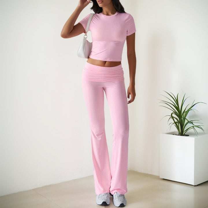 Ensemble de sport pour femmes avec haut ajusté et leggings évasés Levoire