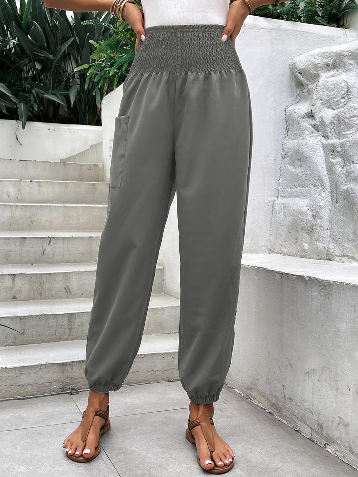 Pantalons de loisirs légers pour femmes avec une taille élastique et des poches latérales pratiques Levoire